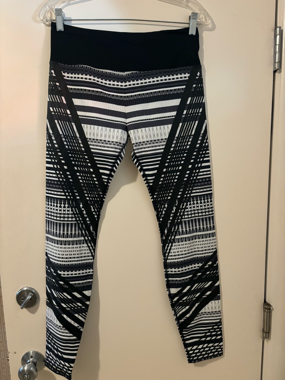 Lorna Jane Leggings, Black & White Design, Women’s Size Small, NWOT